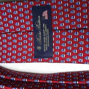 Brooks Brothers blue sailboats on a red background silk tie